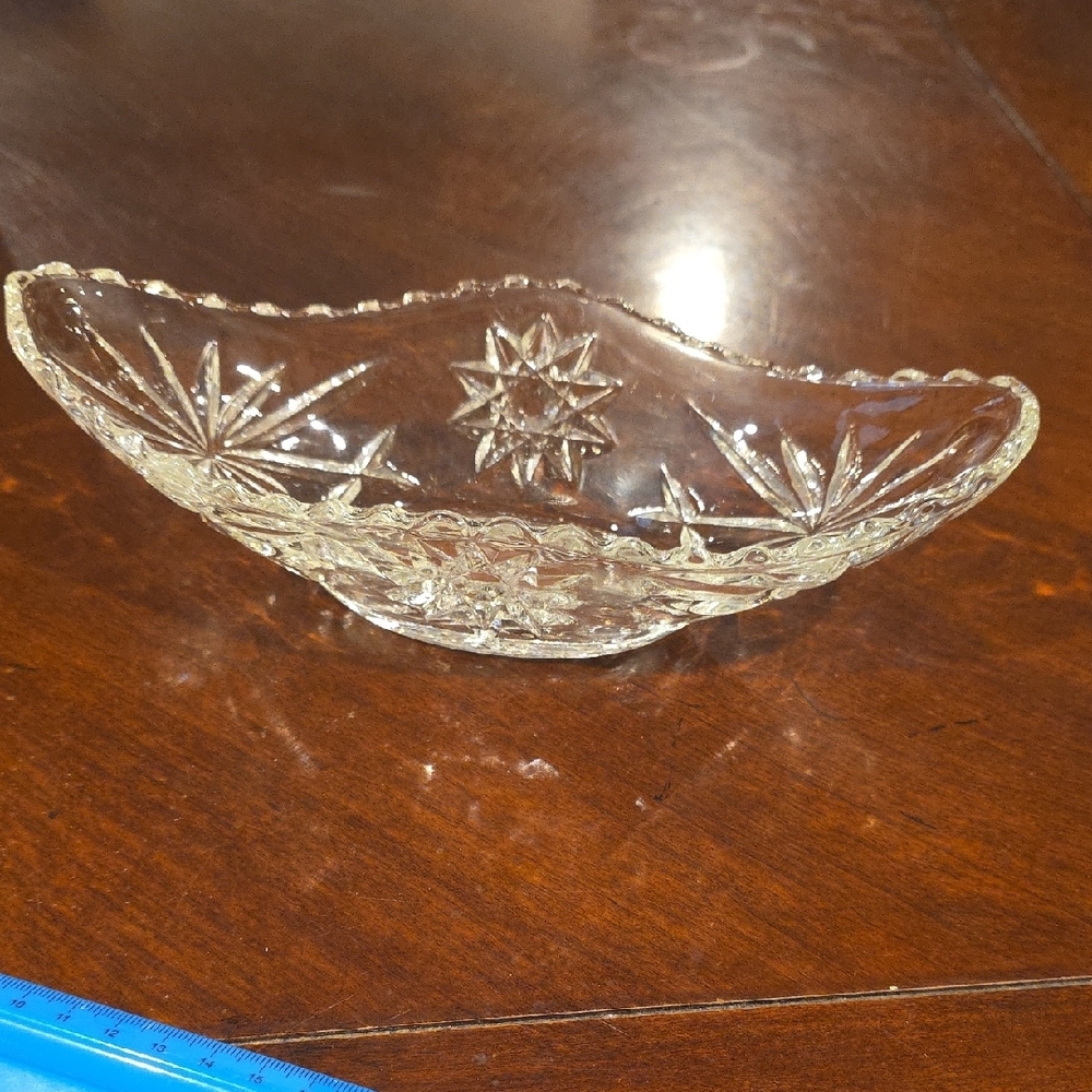 (J44) Clear Glass Art Bowl